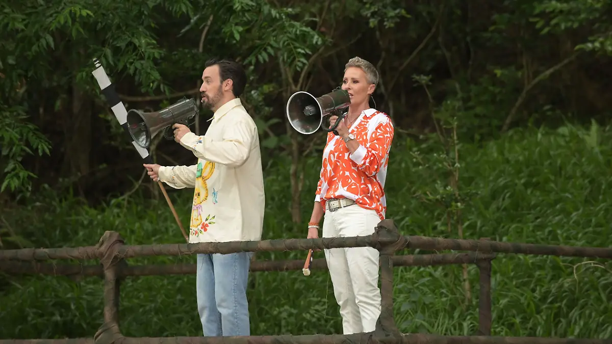 Jan Köppen und Sonja Zietlow 2024 beim Dschungelprüfungs-Klassiker „Creek der Sterne”