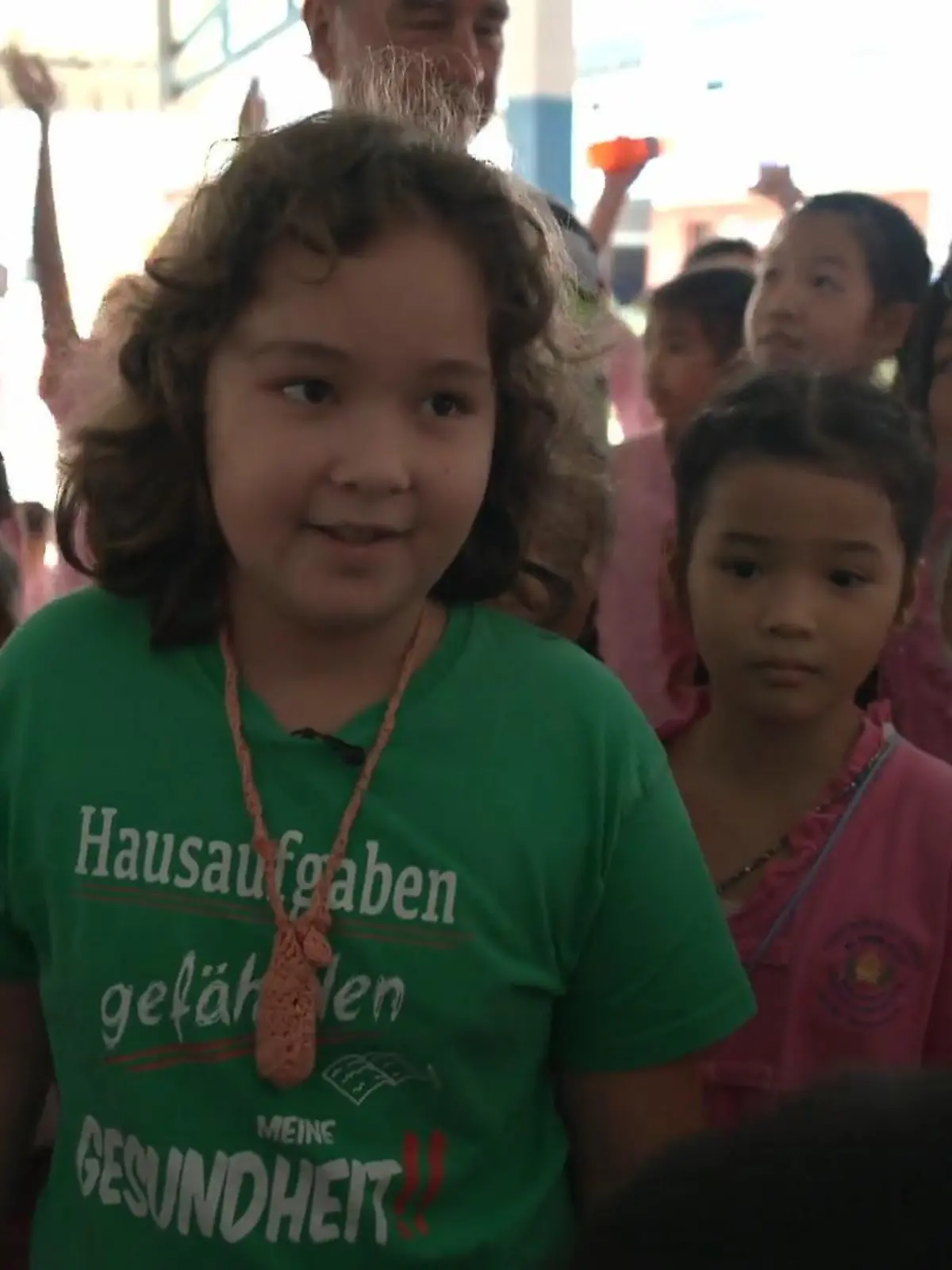 Bild zu: "Serafina wird herzlich empfangen"