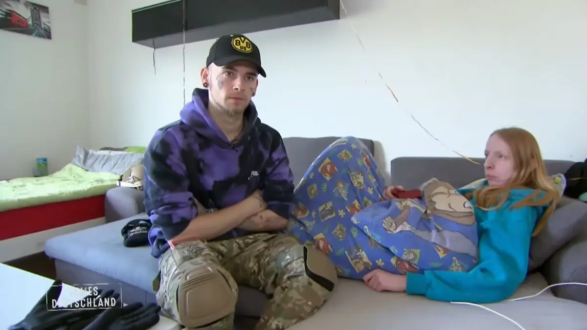 Reichsflagge-im-Schlafzimmer-RTLZWEI-stoppt-Armes-Deutschland-