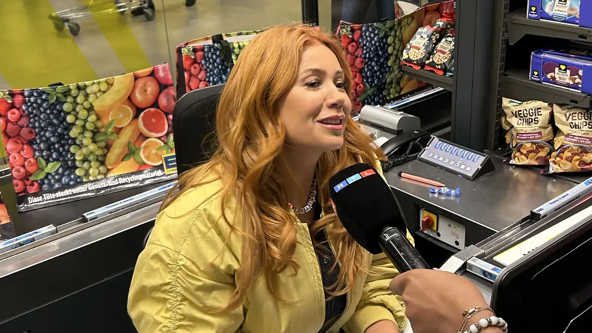 Palina Rojinski gibt ein RTL-Interview.