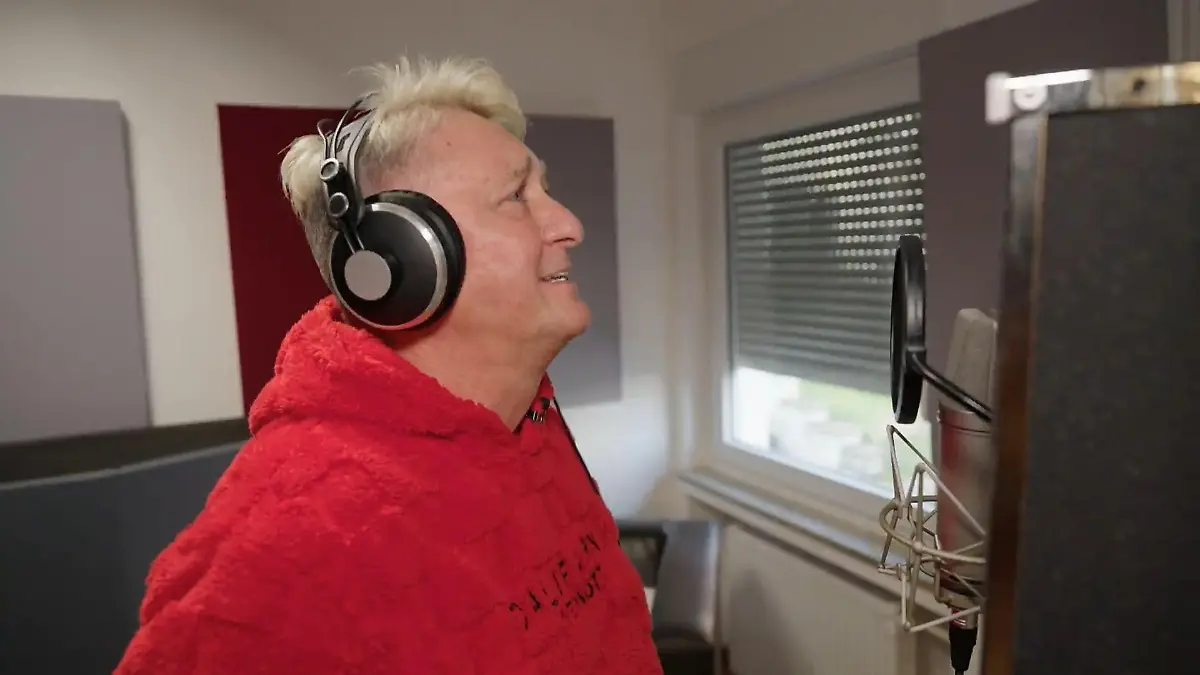 Jetzt singt er auch noch! Dschungelcamp-Kandidat Hubert Fella goes Schlager „Ich bin ein Star – Holt mich hier raus!"