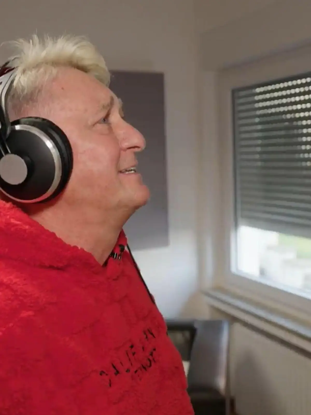 Bild zu: "Jetzt singt er auch noch! Dschungelcamp-Kandidat Hubert Fella goes Schlager"