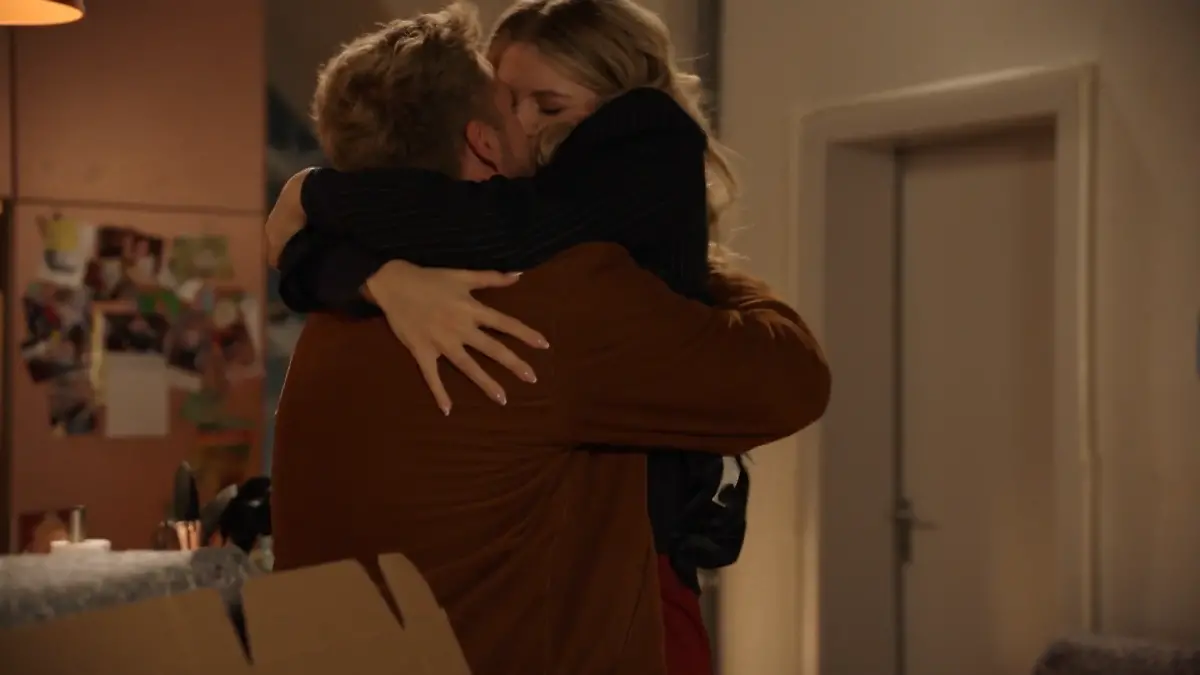 Für Alicia kommt dieser Kuss wir gerufen