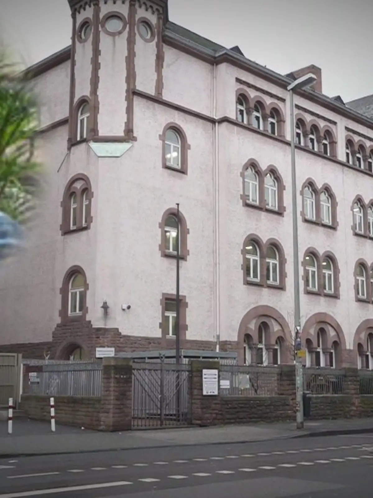 Bild zu: "Noah (8) aus Frankfurt vermisst: Hat die Polizei seine Schultasche gefunden?"