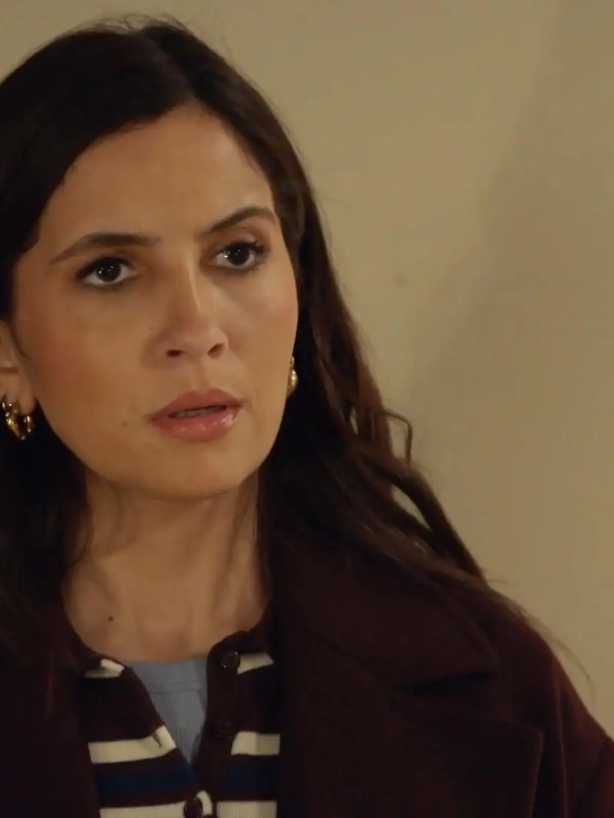 Bild zu: "Zoe bedroht Lauras Familie"