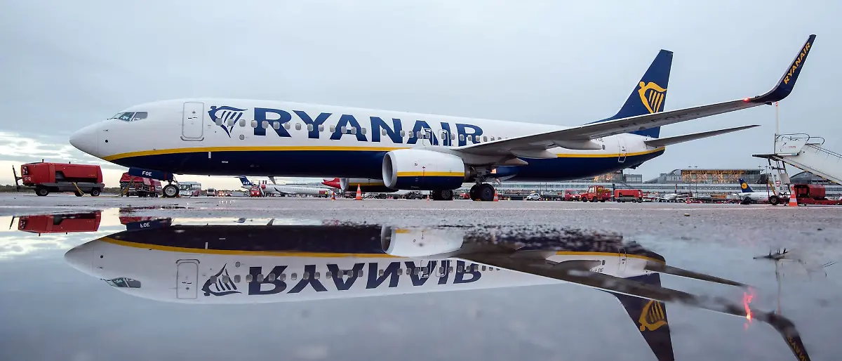 Bild zu: "Wegen 892,62 Euro! Frau lässt Millionen Euro teures Ryanair-Flugzeug pfänden"
