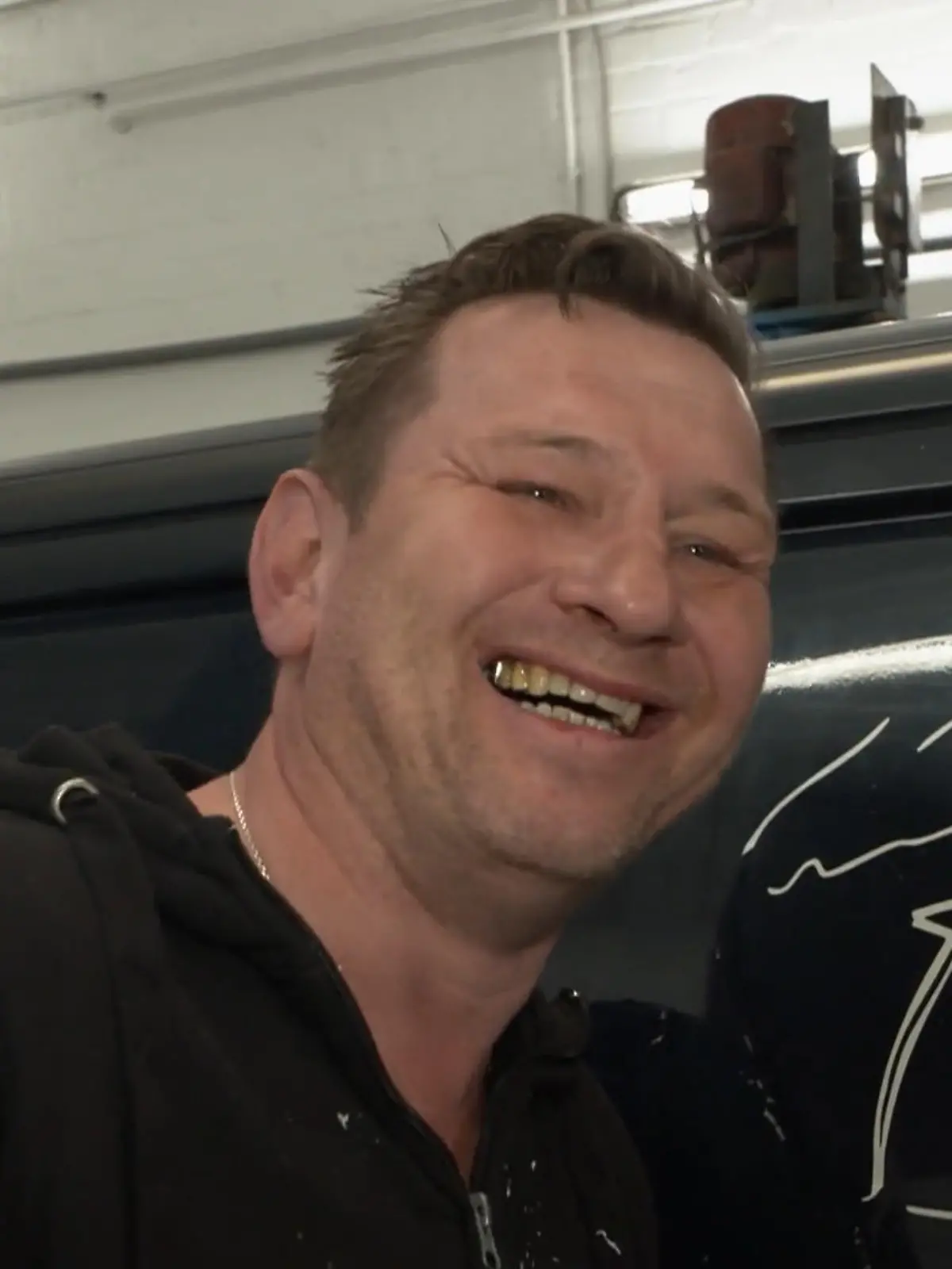 Bild zu: "Welches Motiv macht Tinos T4 zum coolen Angel-Bus?"