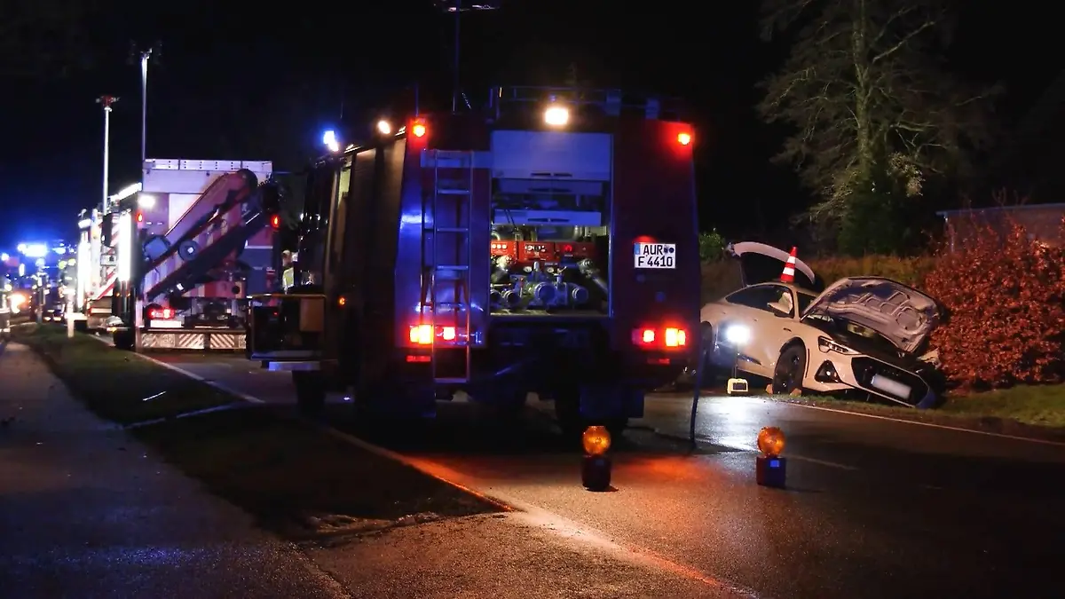 Zwei Tote und zwei Schwerverletzte bei Kreuzungscrash Schwerer Unfall in Ostfriesland