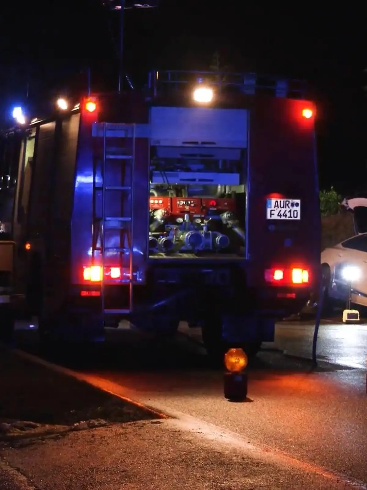 Bild zu: "Zwei Tote und zwei Schwerverletzte bei Kreuzungscrash in Niedersachsen"