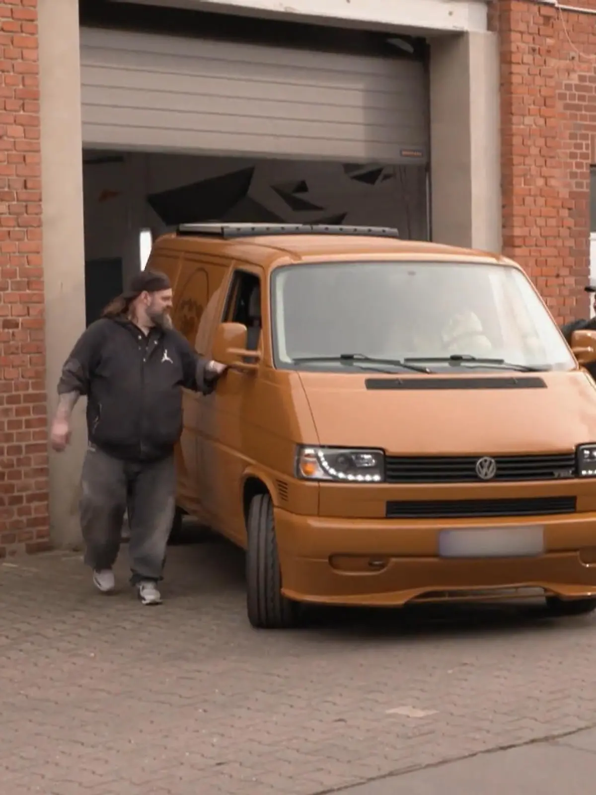 Bild zu: "Übergabe bei 'Die Tuningprofis': Was sagt Tino zum neuen T4?"