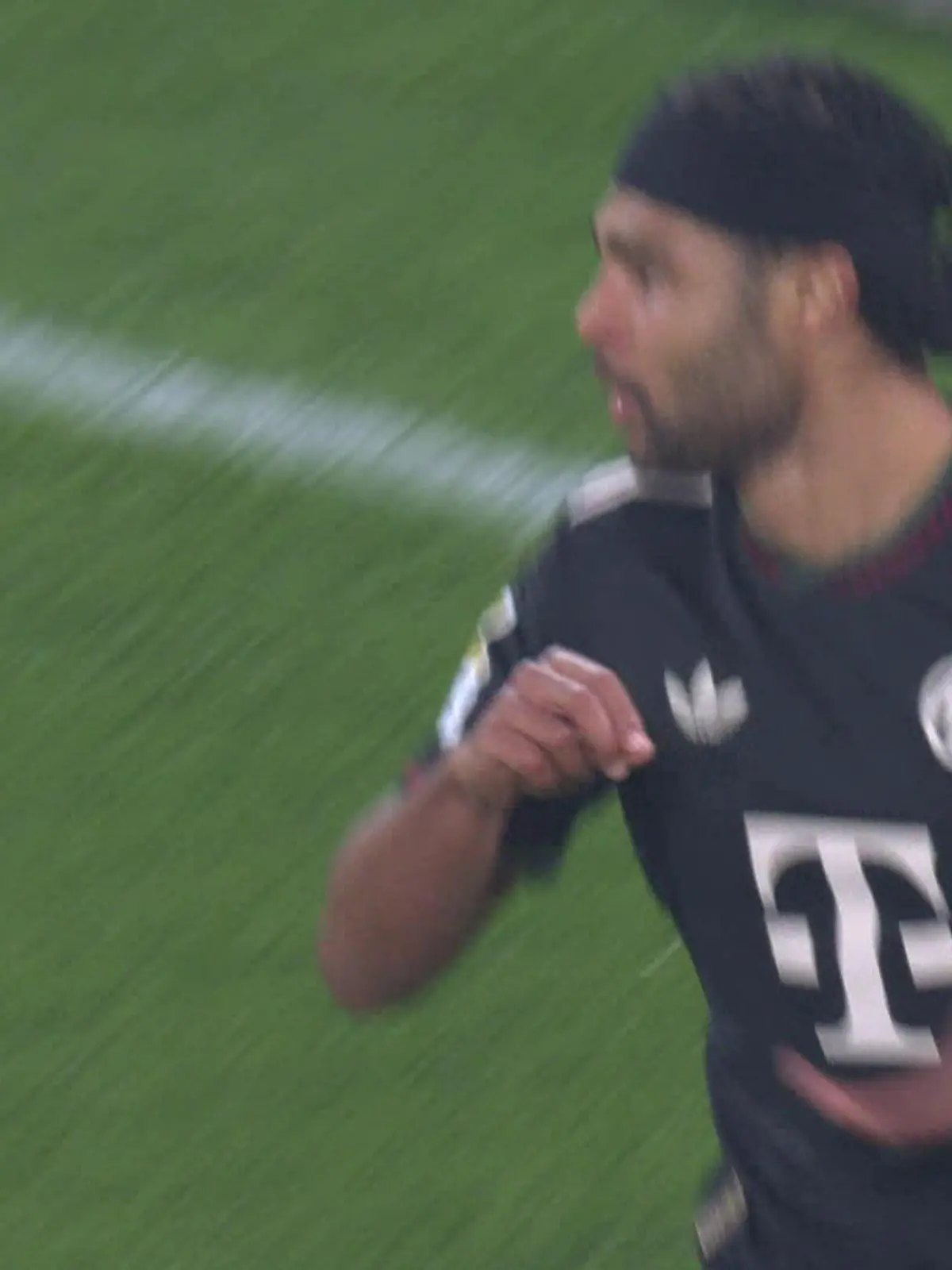 Bild zu: "Pure Weltklasse von Serge Gnabry! DAMIT bringt er alle zum Staunen"