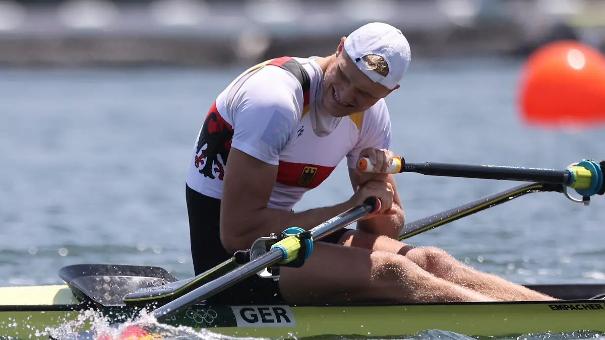 29.07.2021, Japan, Tokio: Rudern: Olympia, Männer, Einer, Halbfinale im Sea Forest Waterway. Oliver Zeidler aus Deutschland reagiert. Foto: Jan Woitas/dpa-Zentralbild/dpa +++ dpa-Bildfunk +++
