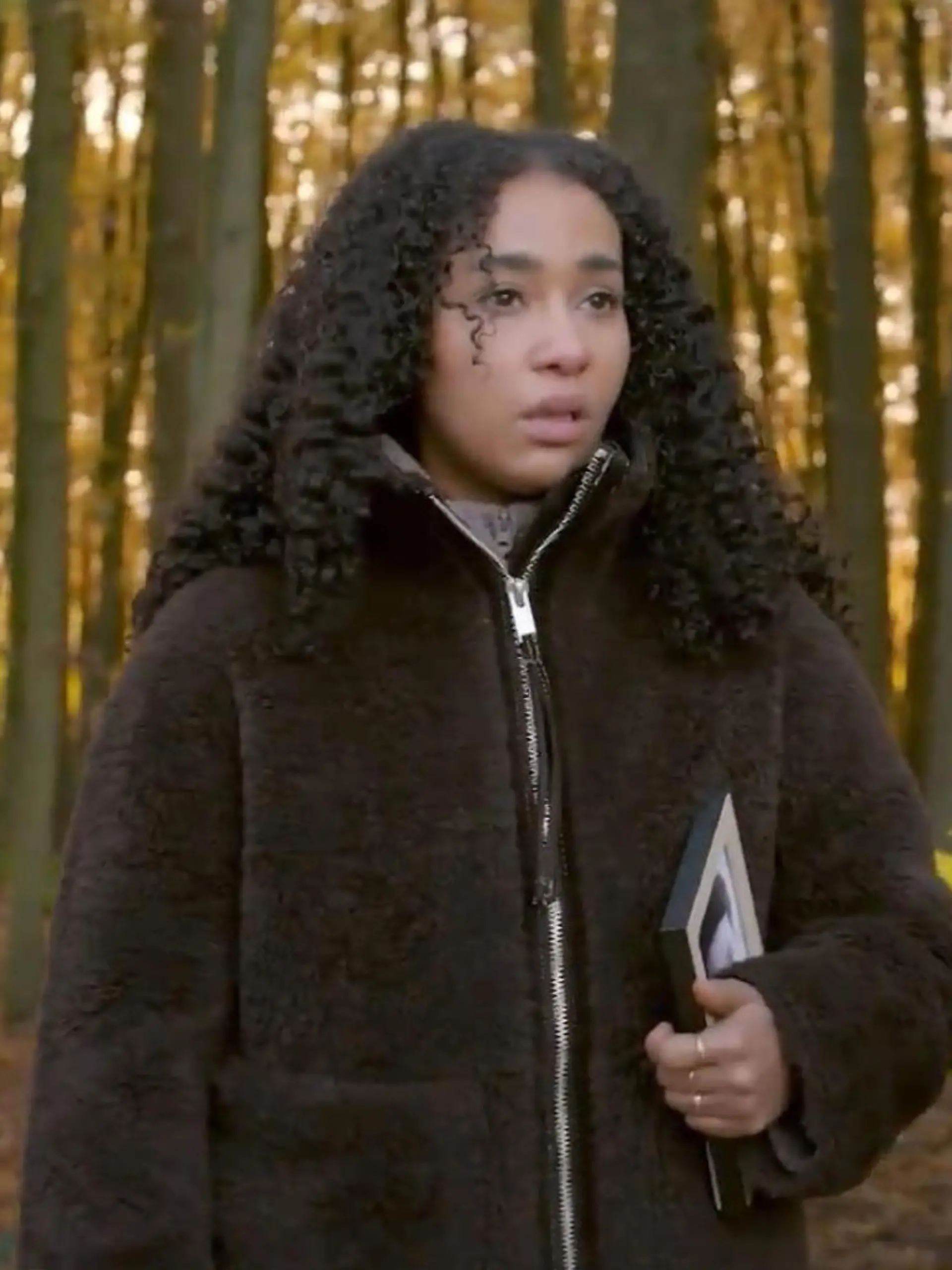 AWZ: Imani hat auf dem Friedhof eine verstörende Begegnung