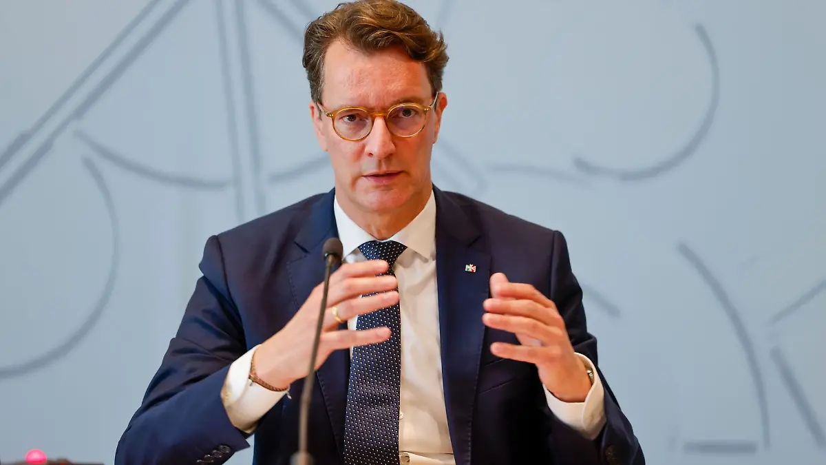 W-st-ist-zuversichtlich-Jahrespressekonferenz-vom-NRW-Ministerpr-sidenten-CDU-und-seiner-Stellvertreterin-Mona-Neubaur-Gr-ne-