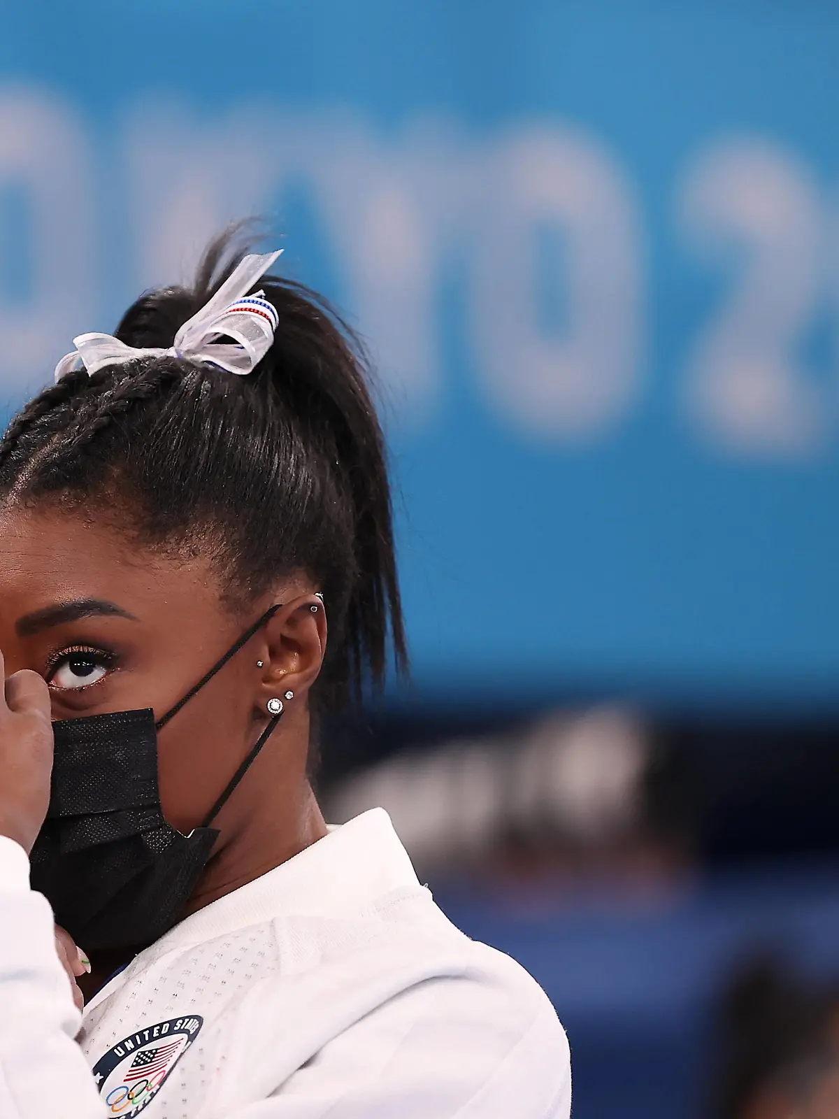  210727 -- TOKYO, July 27, 2021 -- Simone Biles of the United States looks on during the artistic gymnastics women s team final at the Tokyo 2020 Olympic Games, Olympische Spiele, Olympia, OS in Tokyo, Japan, July 27, 2021.  TOKYO2020JAPAN-TOKYO-OLY-ARTISTIC GYMNASTICS-WOMEN S TEAM-FINAL CaoxCan PUBLICATIONxNOTxINxCHN