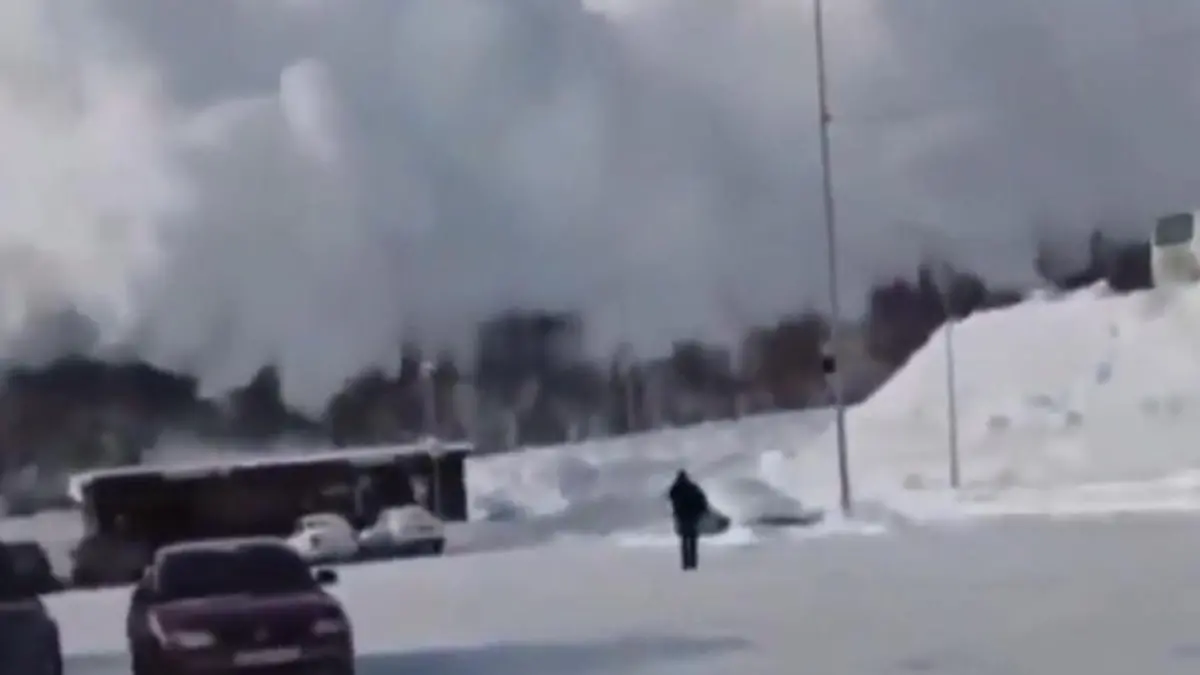 Am höchsten Berg Russlands! XXL-Lawine donnert auf Ressort zu Schneemassen verschlucken alles