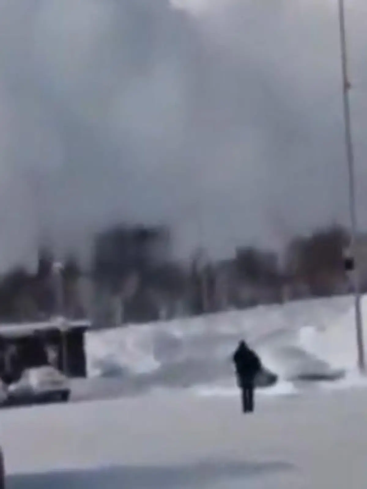 Bild zu: "Am höchsten Berg Russlands! XXL-Lawine donnert auf Ressort zu"