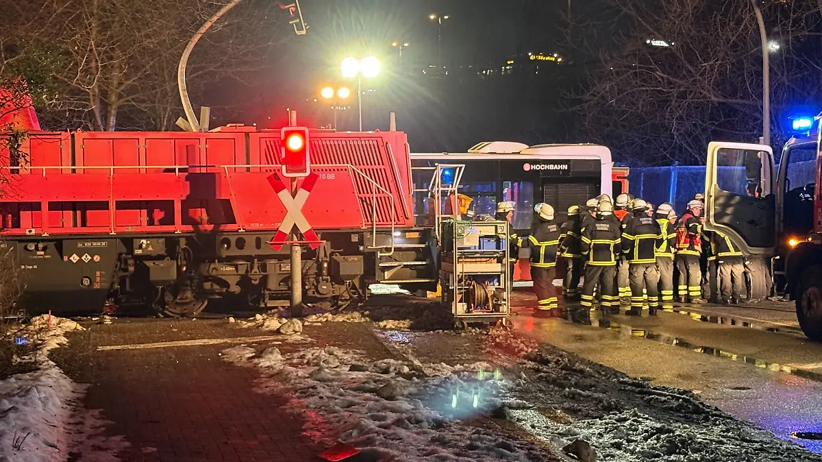 Die Lage an der Unfallstelle ist angespannt.