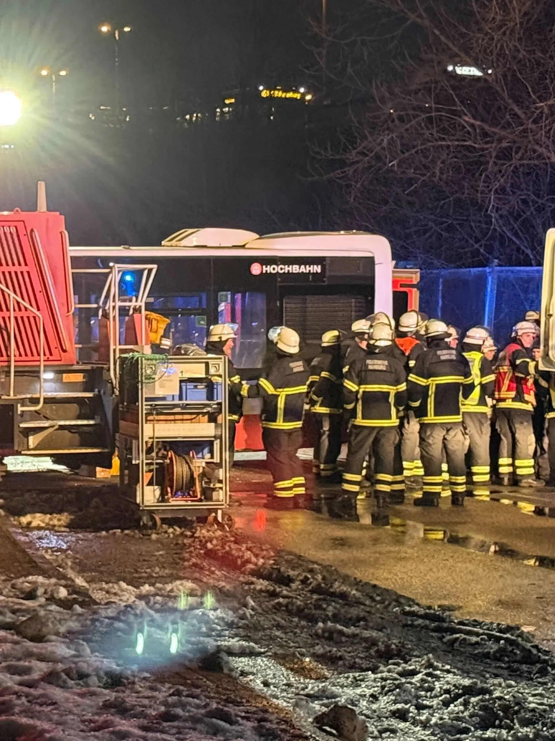 Die Lage an der Unfallstelle ist angespannt.