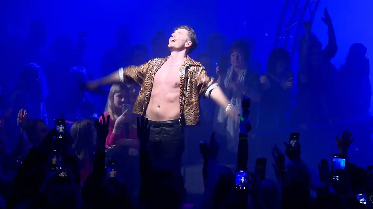 Schmaus-oder-Graus-Schlager-spaltet-die-Gem-ter-unterwegs-mit-Musiker-Tim-Peters