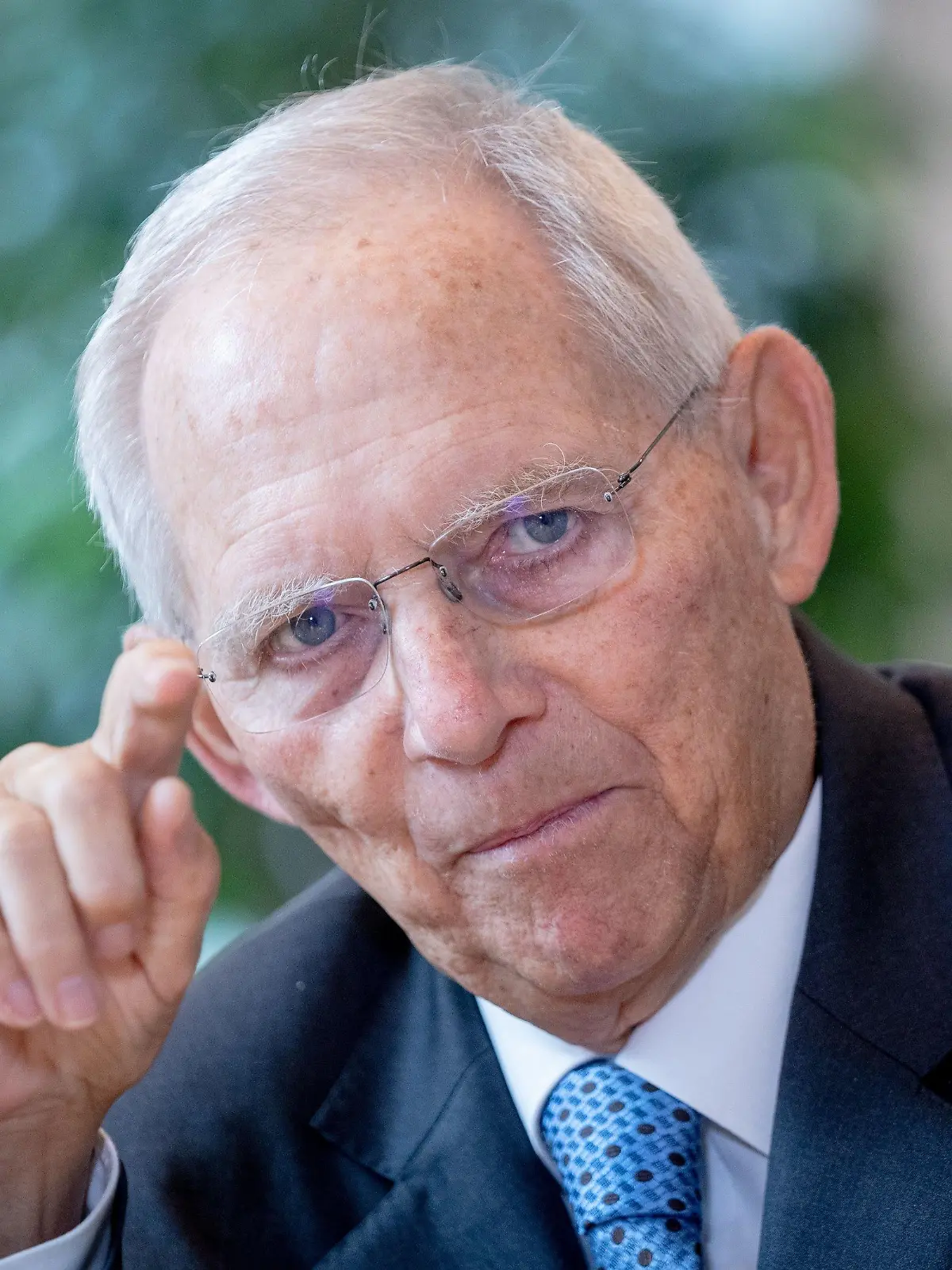 ARCHIV - 23.06.2021, Berlin: Wolfgang Schäuble (CDU), Bundestagspräsident, in einem Interview mit der Deutschen Presse-Agentur. Er sieht keine Benachteiligung mehr für Frauen in der heutigen Politik. (zu dpa: «Schäuble: Frauen haben es in der Politik heute nicht mehr schwerer») Foto: Kay Nietfeld/dpa +++ dpa-Bildfunk +++