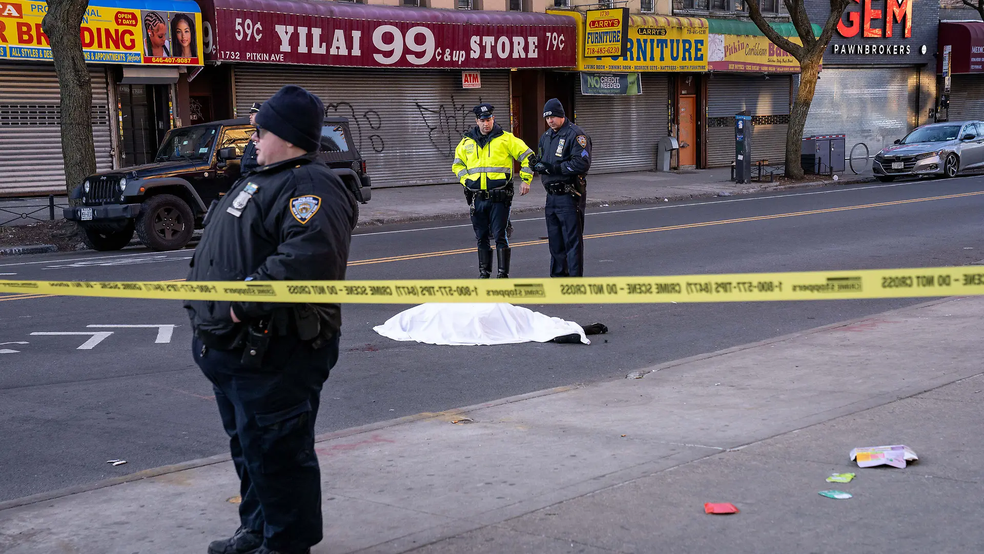 Beamte am Unfallort in Brooklyn.
