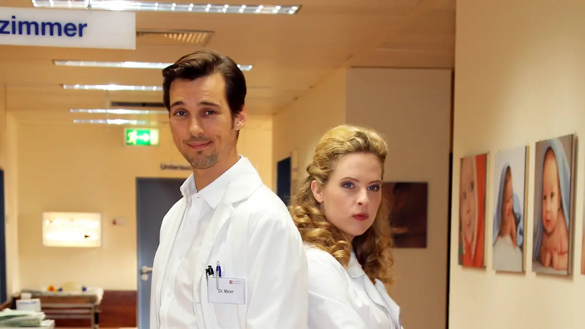 Florian David Fitz als Dr. Marc Olivier Meier mit Diana Amft als Dr. Margarete Gretchen Haase, Besuch beim Set der RTL-Serie „Doctor’s Diary - Männer sind die beste Medizin.”