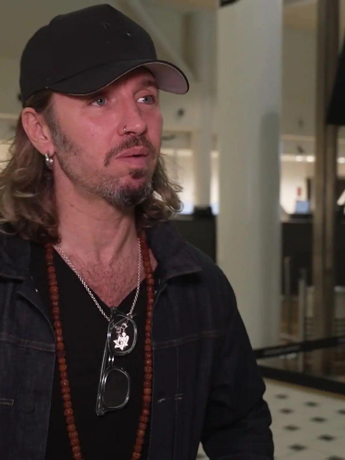 Bild zu: "30 sehr direkte Fragen an Gil Ofarim – bei welcher der Musiker ins Straucheln kommt"