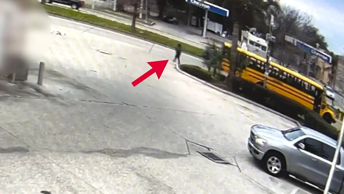 USA-Busfahrerin-verl-sst-Schulbus-mit-Kindern-aus-DIESEM-absurden-Grund