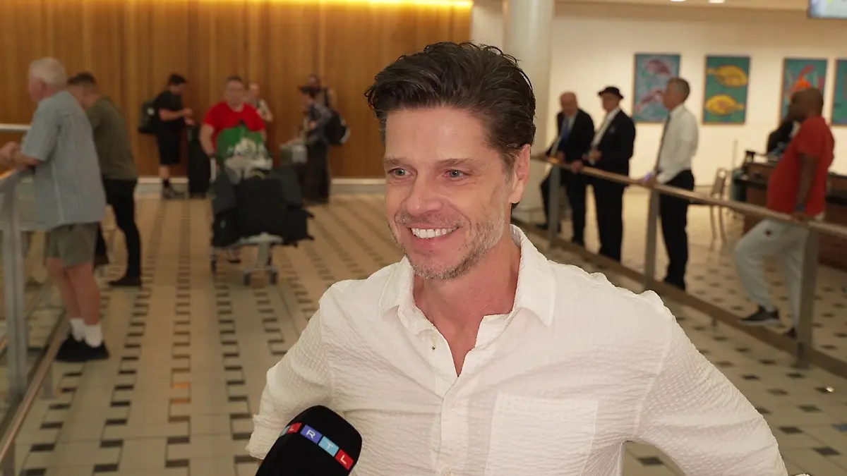 Dschungelcamp-Ticker-Entgegen-Jan-K-ppens-Rat-Stephen-D-rr-futtert-sich-vorm-Einzug-B-uchlein-an