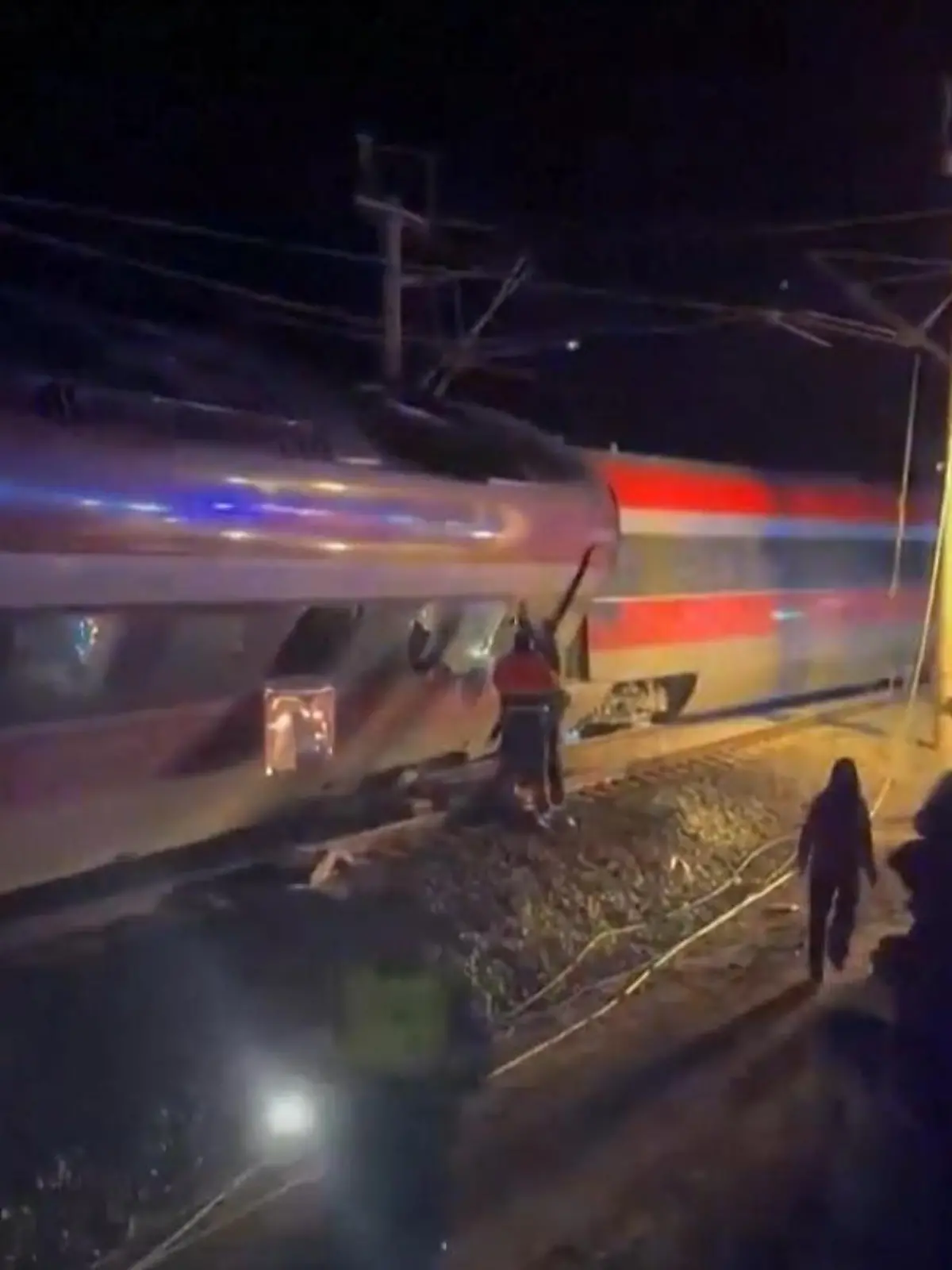 Bild zu: "Viele Tote bei Zugunglück in Spanien"