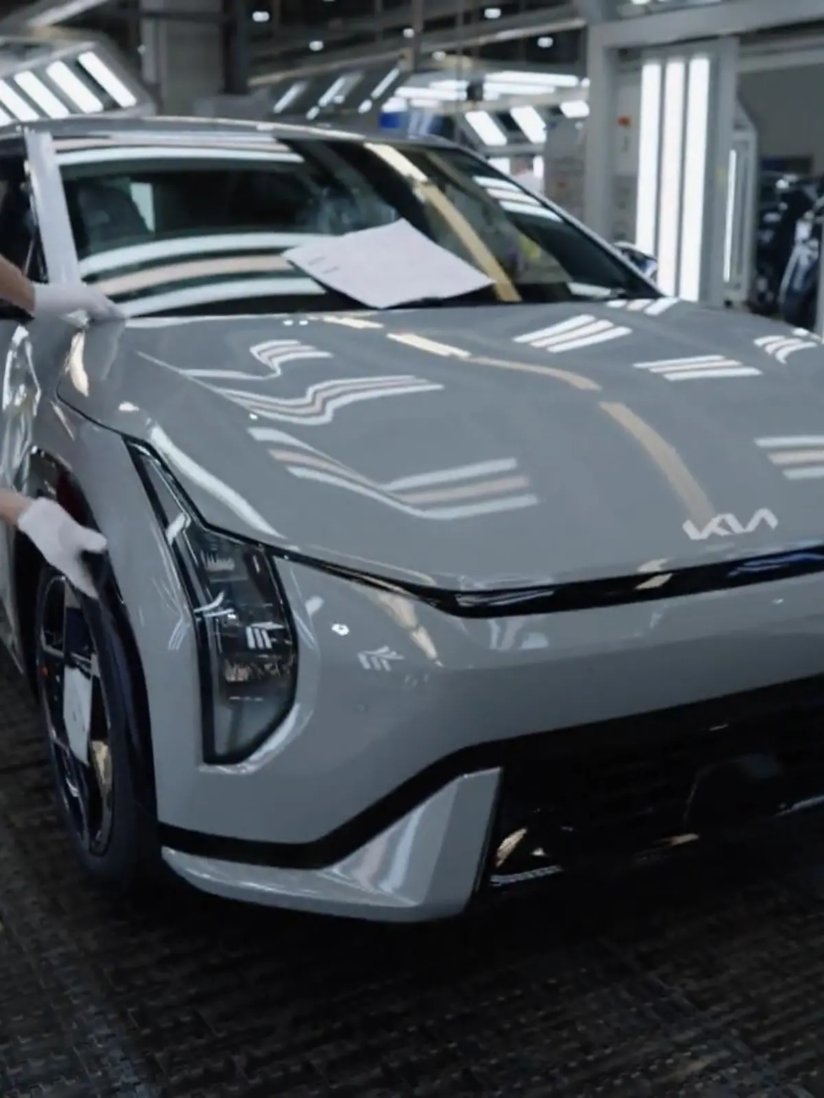 Bild zu: "Andreas Jancke im KIA-Werk"