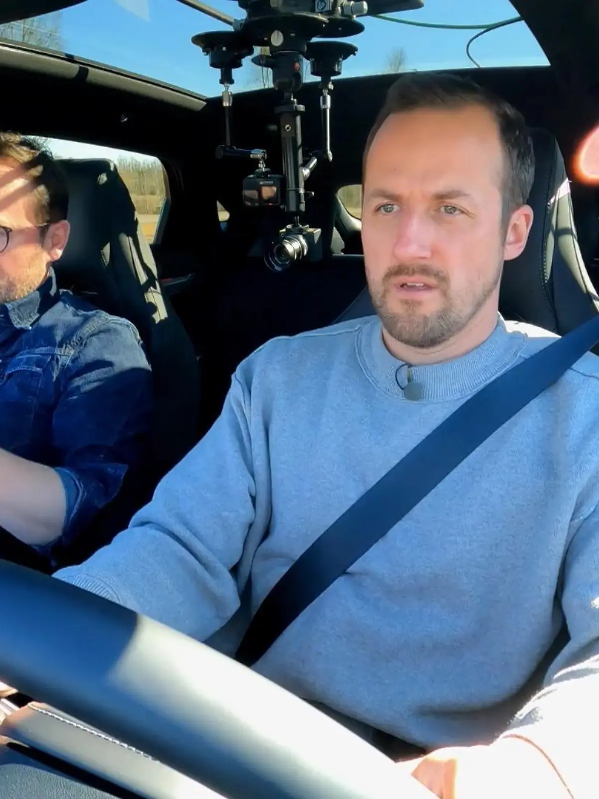 Bild zu: "Alex und Lance testen E-Auto-Assistenten"