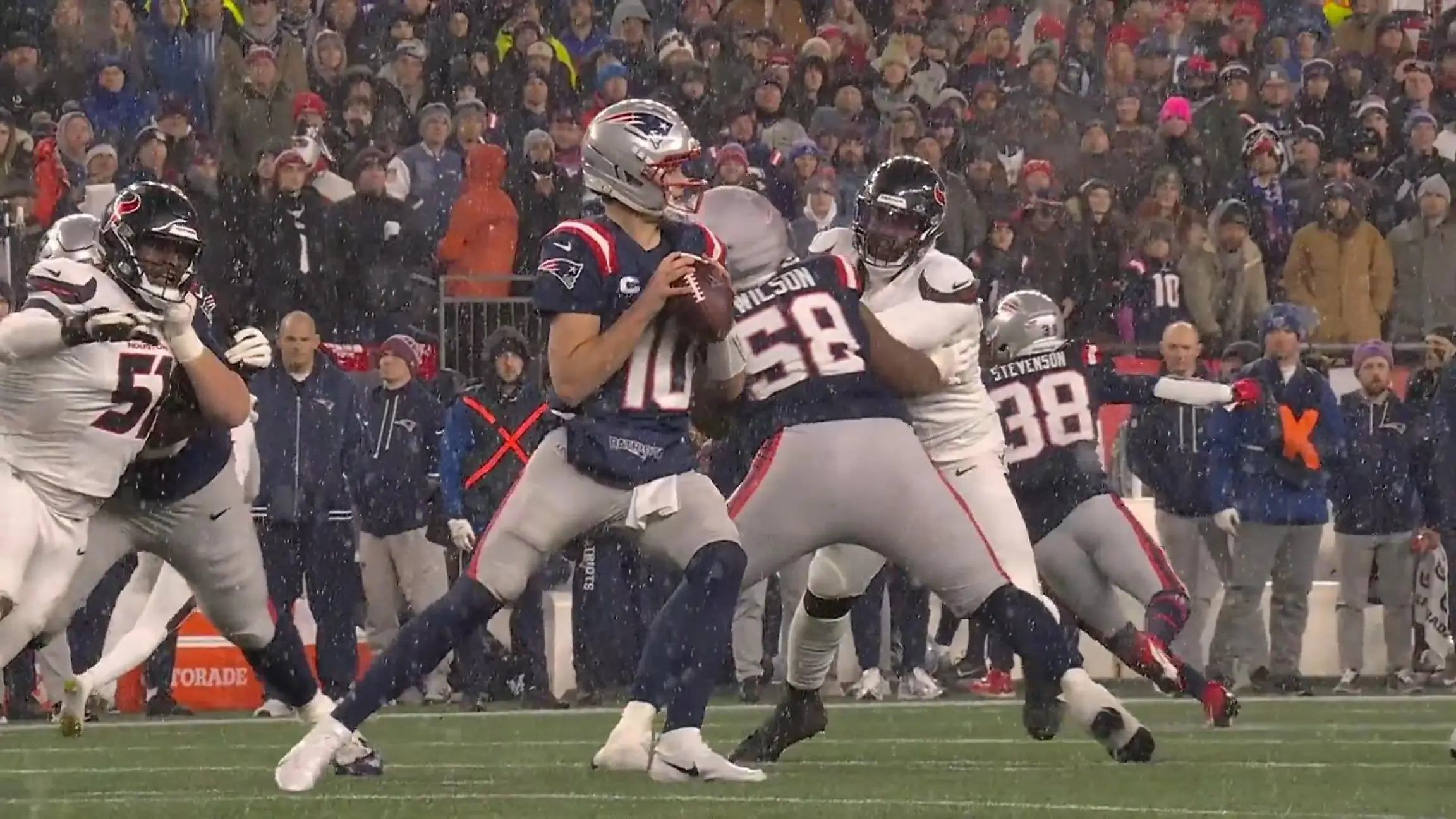 Nächste Runde trotz Dauerregens! New England Patriots bezwingen die Texans Erstmals seit Tom Bradys Abgang