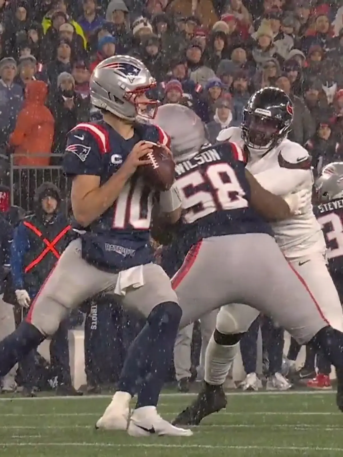 Bild zu: "Nächste Runde trotz Dauerregens! New England Patriots bezwingen die Texans"