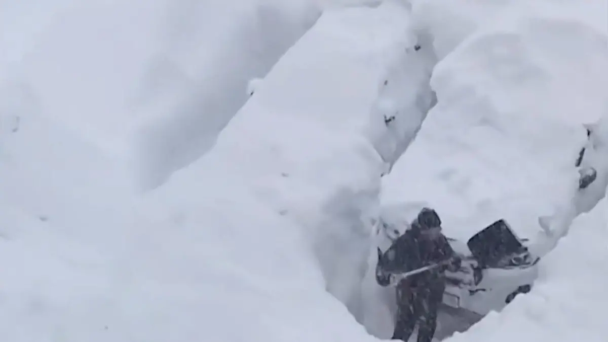 Bis zur fünften Etage hoch! Schneemassen erdrücken Halbinsel Unwetterchaos in Russland
