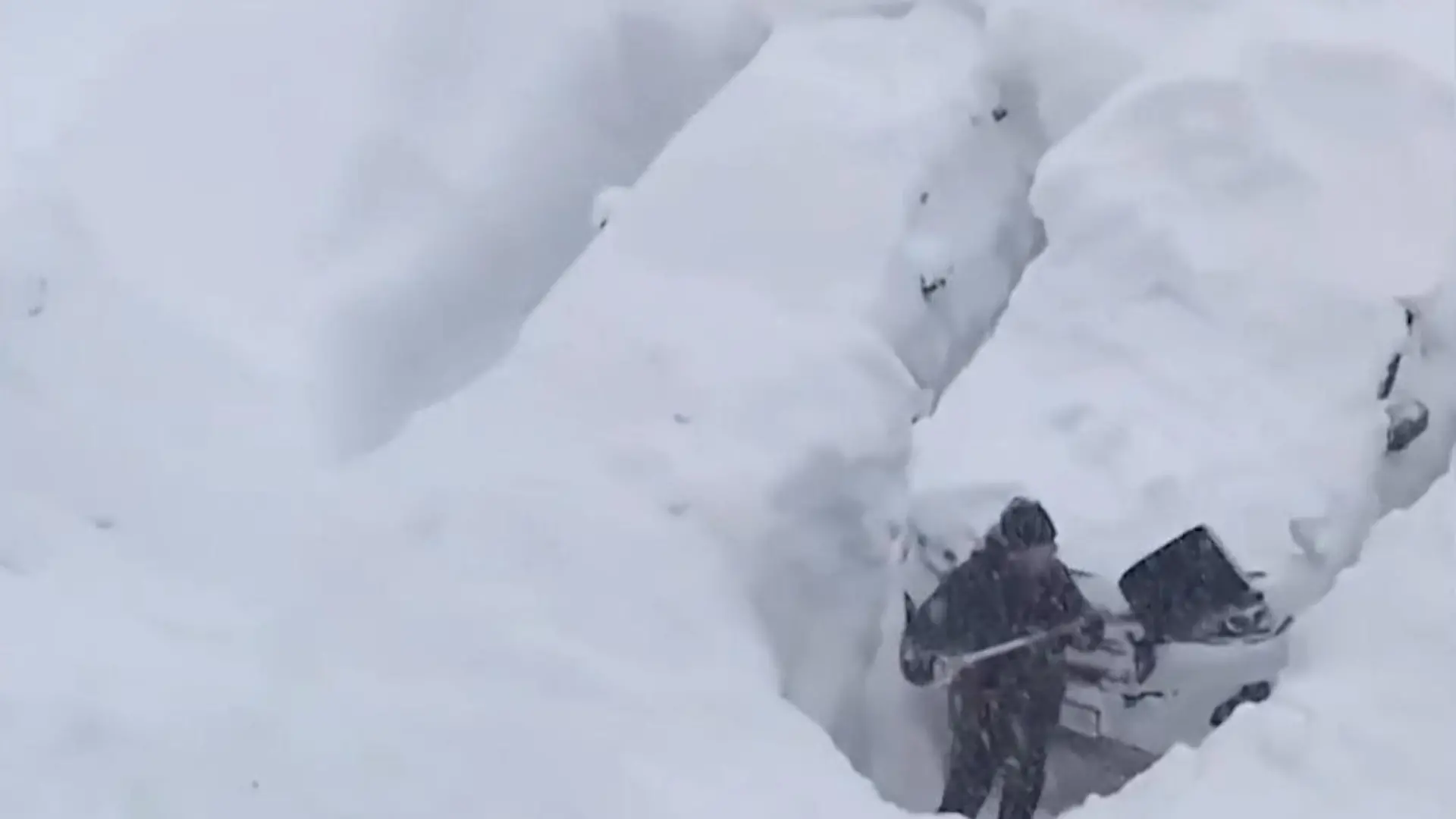 Bis zur fünften Etage hoch! Schneemassen erdrücken Halbinsel Unwetterchaos in Russland