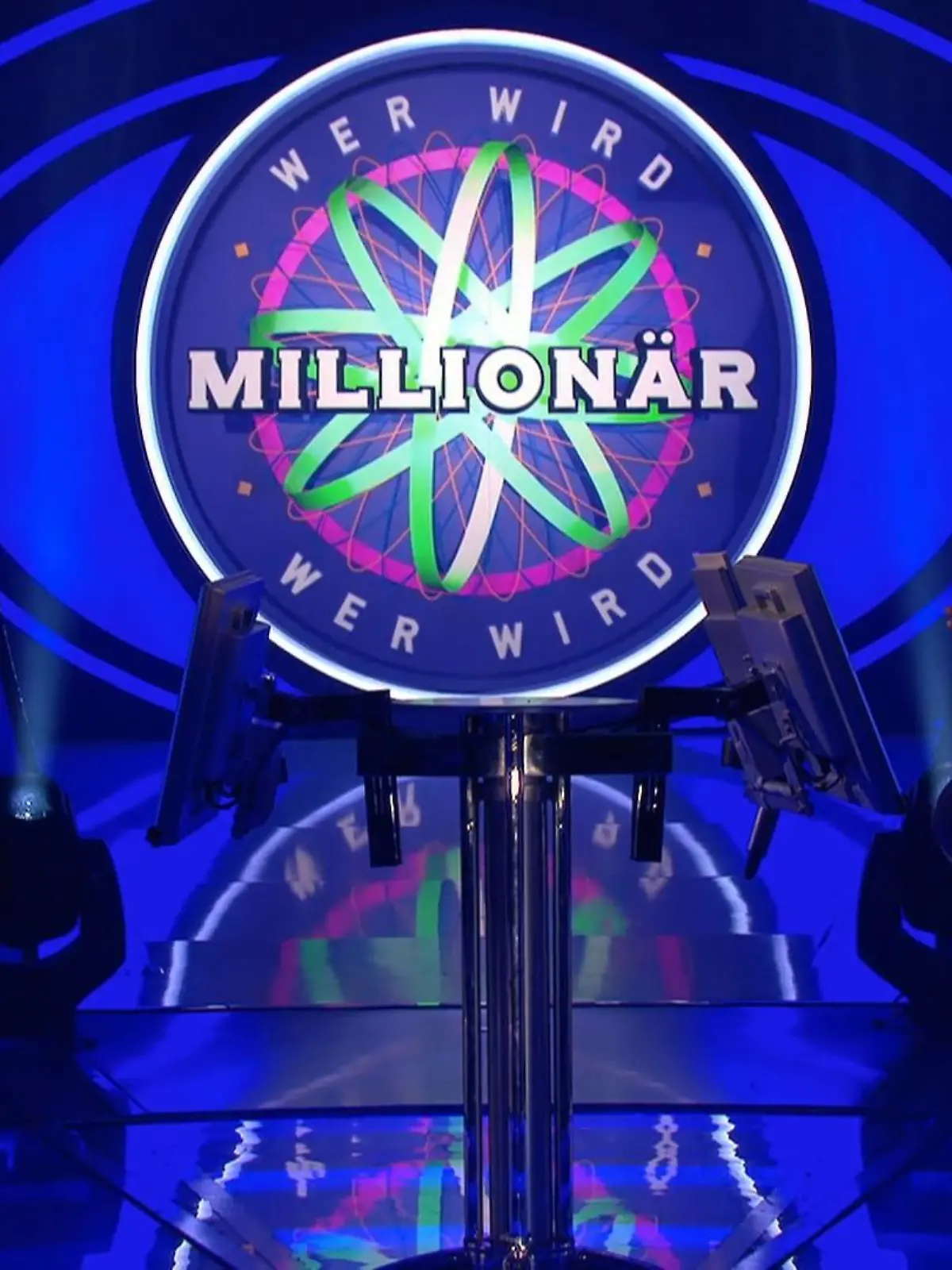 Bild zu: "Günther Jauchs Theorie – DARUM treffen Frauen seltener beim Elfmeterschießen"