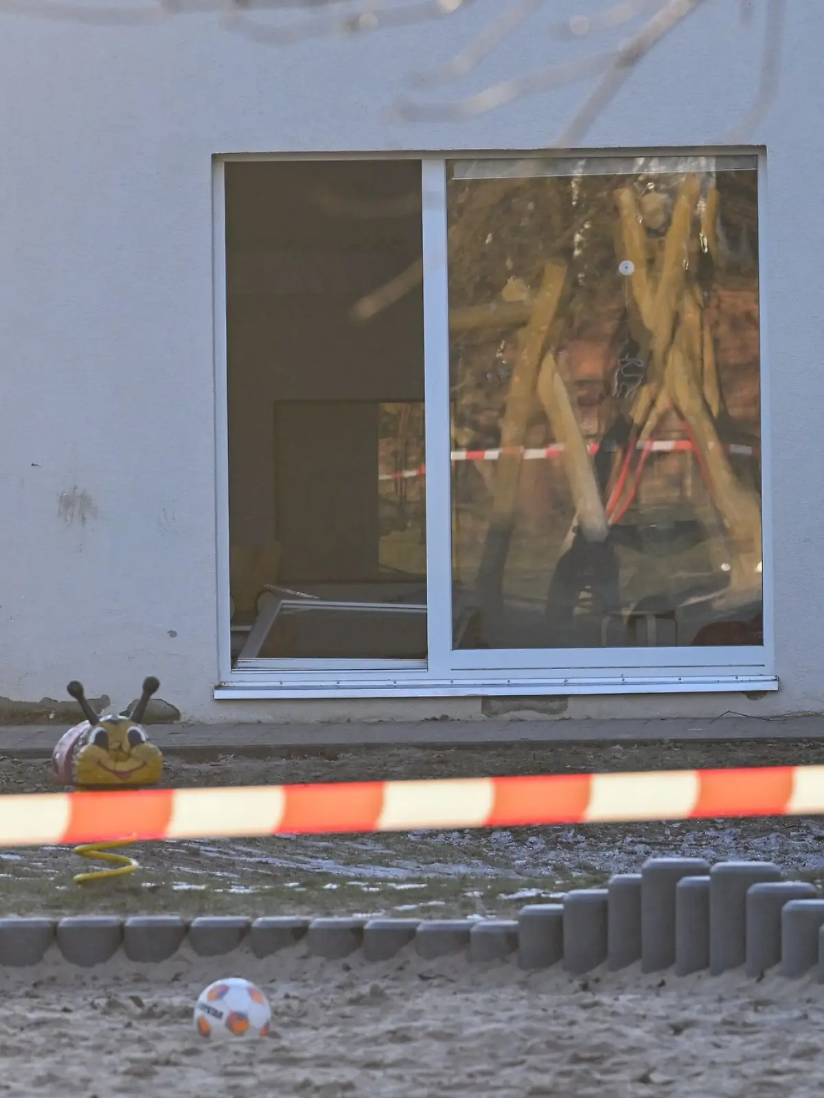 Bild zu: "„Wir sind fassungslos” – Berliner Kita trauert nach Unfall um Jungen (†5)"