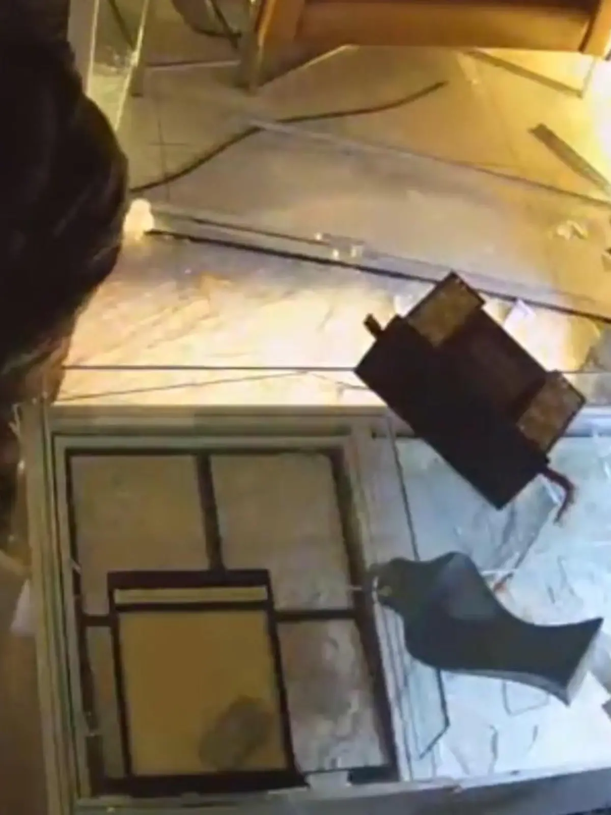 Bild zu: "Kleinwagen als Rammbock! Einbrecher rauben Juwelier in Duisburg aus"