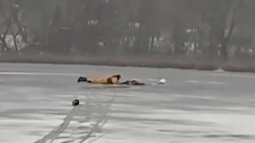 USA-Mann-k-mpft-im-Eiswasser-ums-Leben-Spezialeinheit-muss-wegen-schwieriger-Rettung-anr-cken