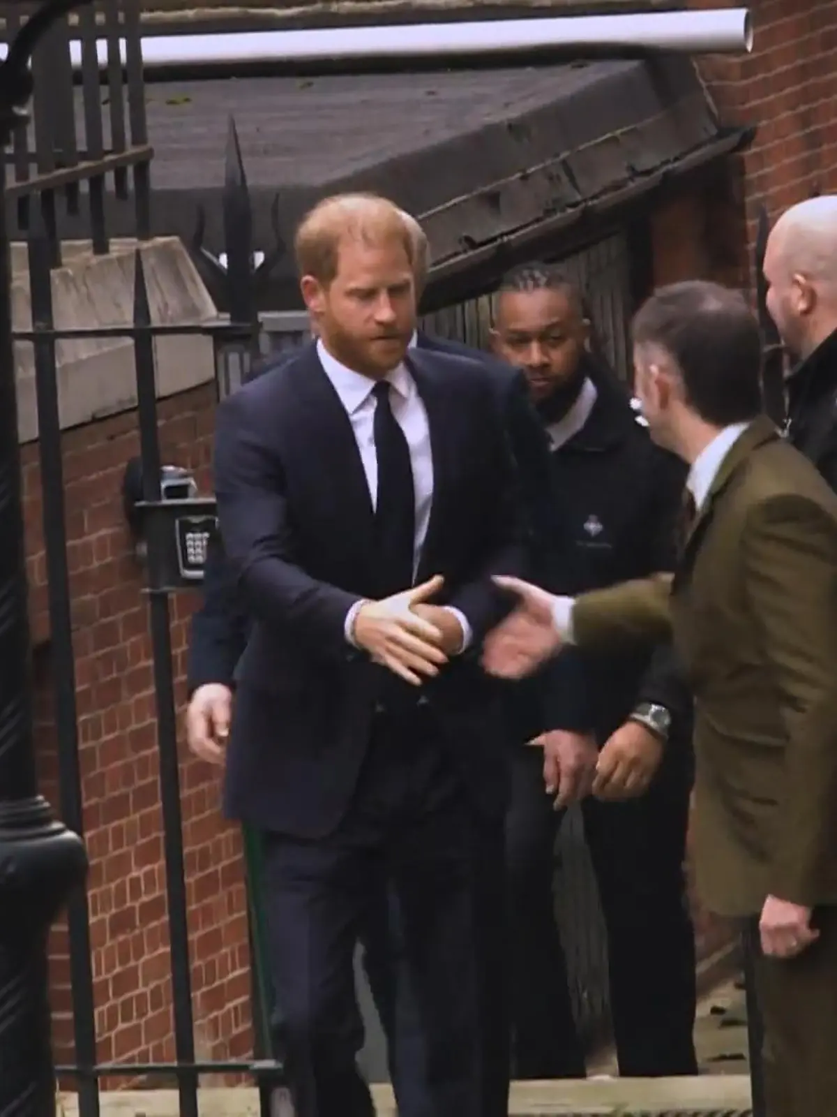 Bild zu: "Prinz Harry verklagt Zeitung auf Millionenentschädigung"