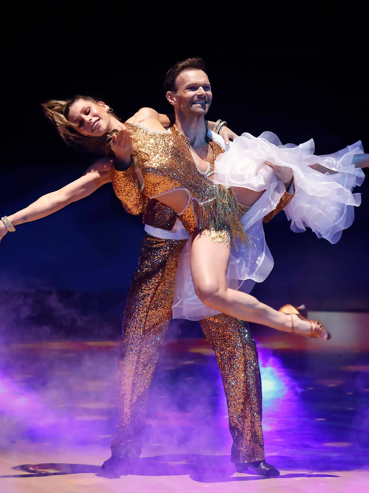 Sportmoderatorin Jana Wosnitza und Tänzer Vadim Garbuzov im Finale der 17. Staffel der RTL-Tanzshow Let s Dance im Colon