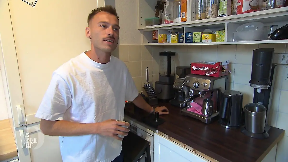 Max kocht im WG-Trubel Dinner in der Altbau-WG