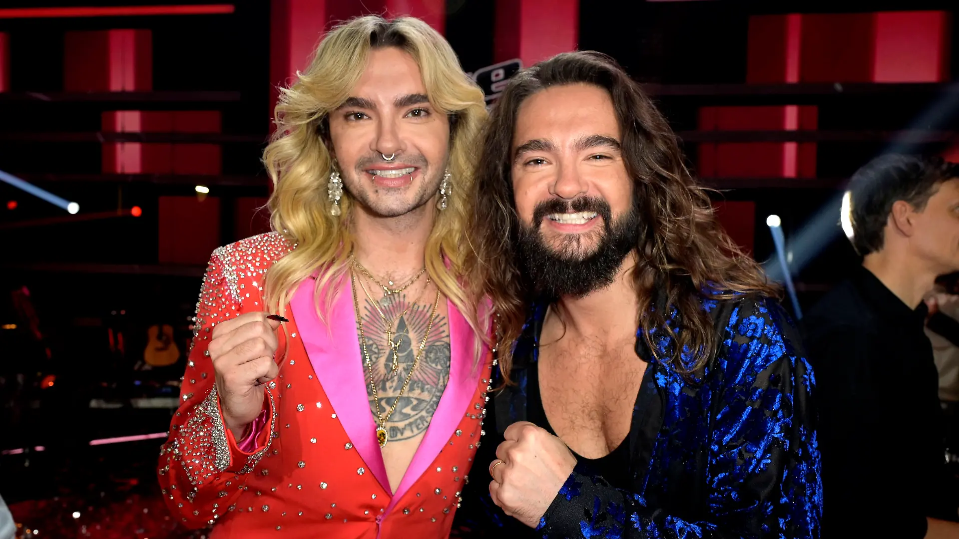 Bill Kaulitz und Tom Kaulitz im Finale der 13. Staffel der Castingshow The Voice of Germany 2023 im Studio H Berlin Adle