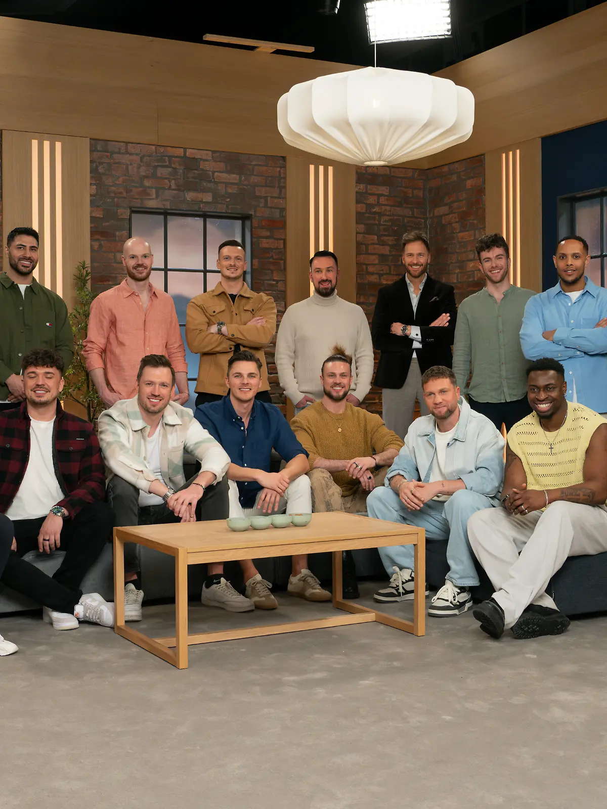 Bild zu: "Welche „Love is blind”-Paare noch zusammen sind und WER gerade eine neue Frau kennenlernt!"