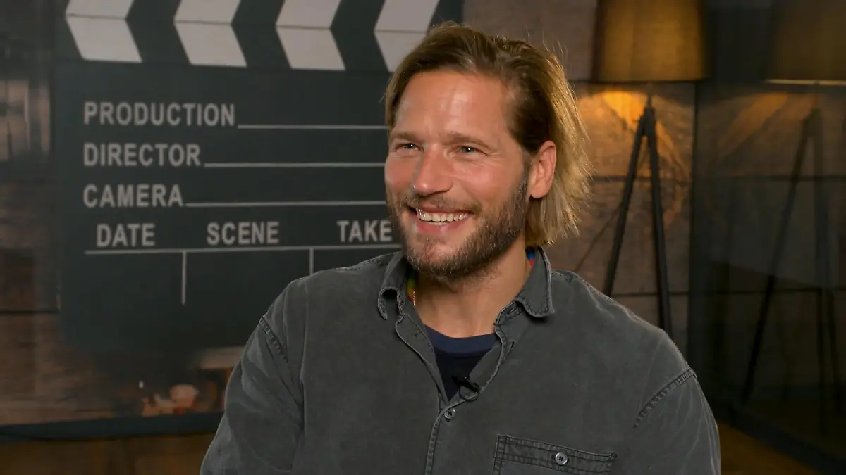 Sebastian Ströbel im Homeoffice: Drehen mit Familie nebenan? „Einsatz Seeler – Ein Lübeck-Krimi“.