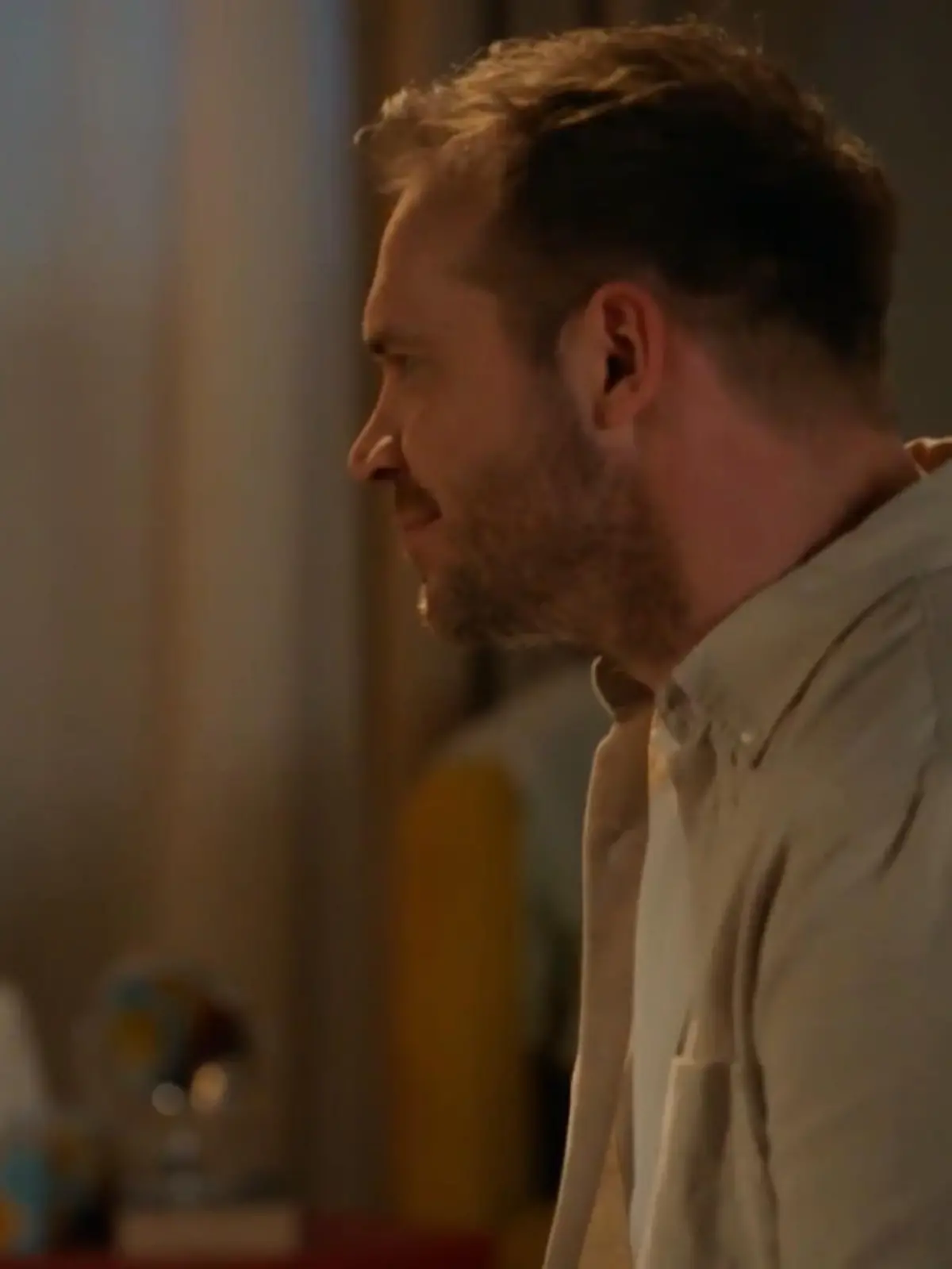 Bild zu: "GZSZ-Vorschau auf RTL+: Erik kämpft mit seinem Doppelleben"