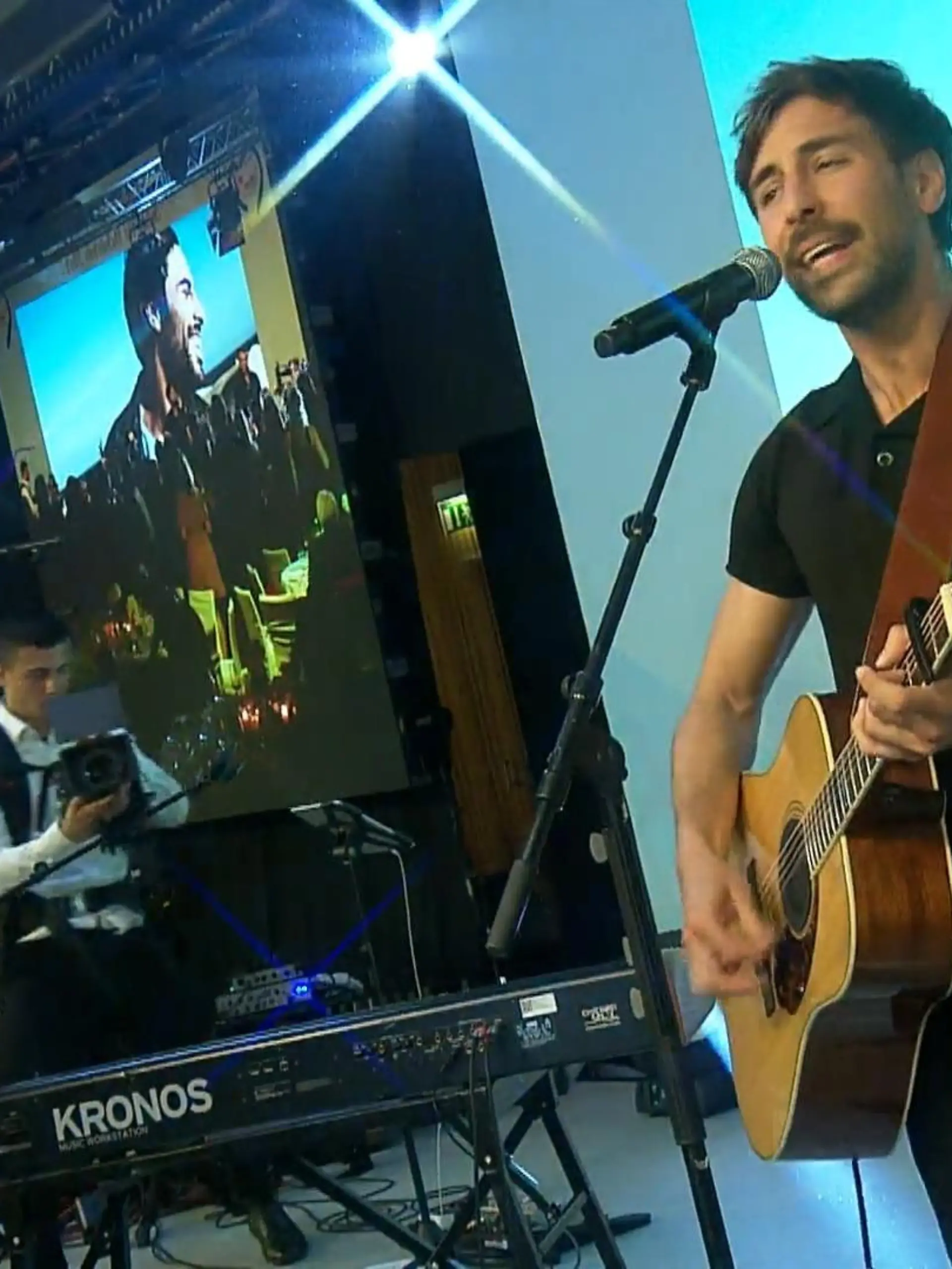 Bild zu: "Max Giesinger bei Charity-Gala"