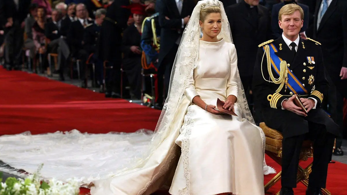 K-nigin-M-xima-und-mehr-Die-sch-nsten-Brautkleider-von-Star-Designer-Valentino